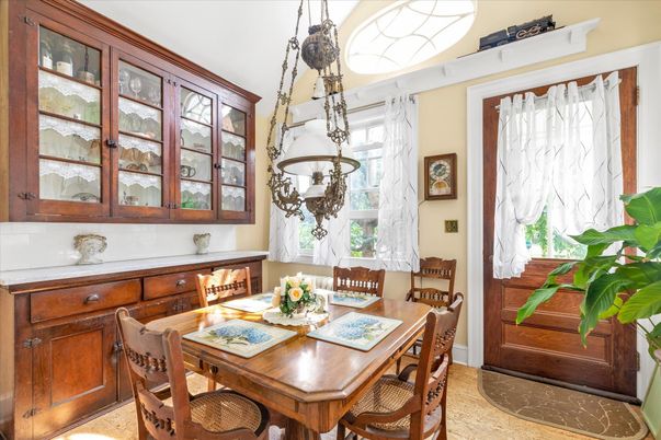 Chandelier, Dining room, Interior, Pendant Lights