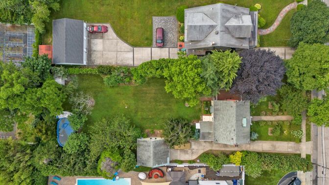 Exterior, Drone
