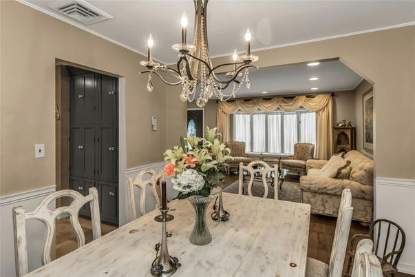 Chandelier, Dining room, Interior, Living room, Recessed Lighting, Wood Texture Flooring
