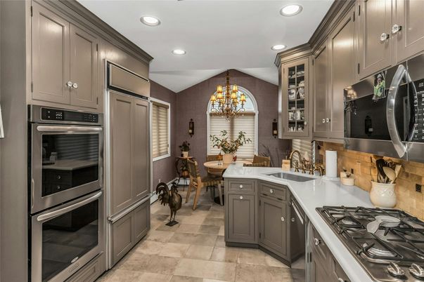 Chandelier, Dining room, Interior, Kitchen, Recessed Lighting, Stainless Steel Appliances