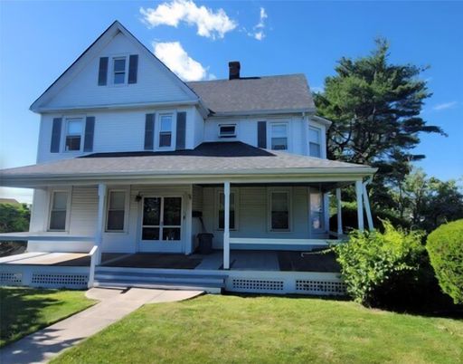 Exterior, Facade, Farmhouse