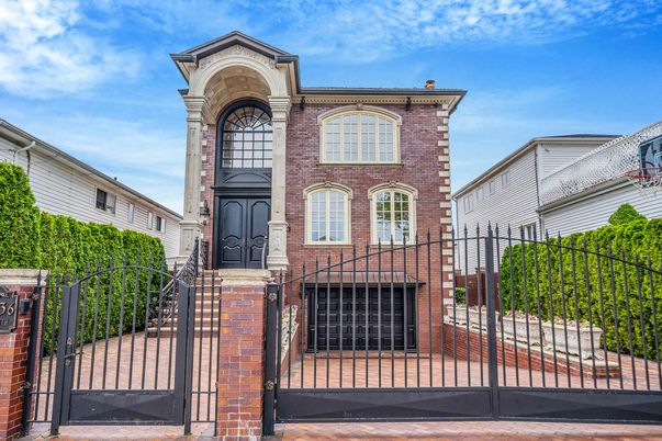 Exterior, Facade, Brick Facade, Rowhouse