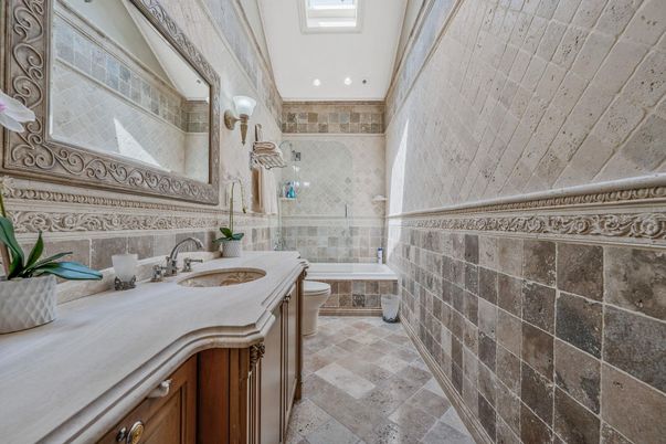 Bathroom, Interior, Recessed Lighting