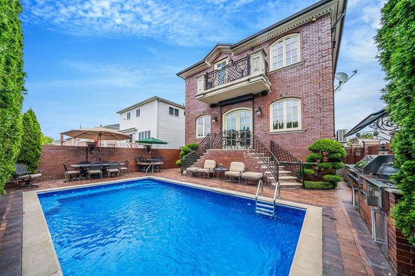 Exterior, Pool