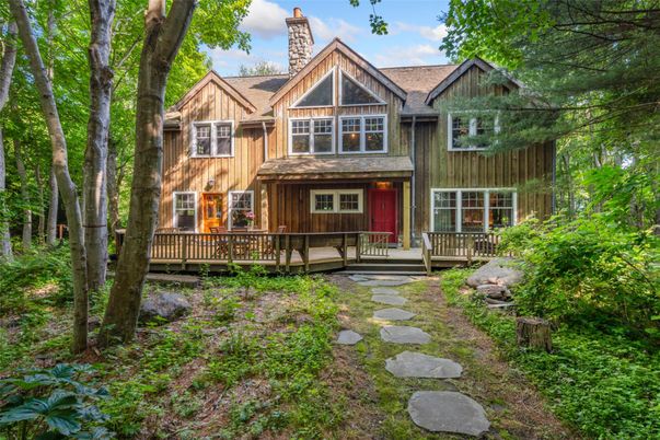 Exterior, Facade, Log Home