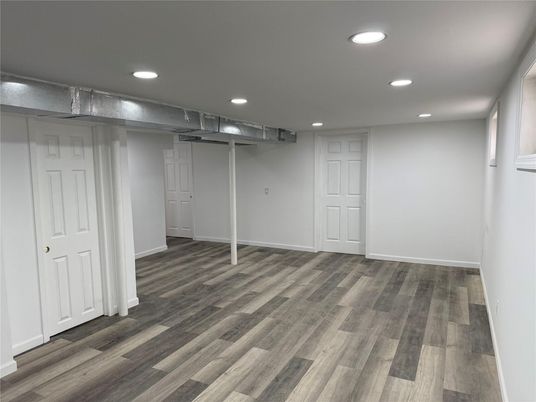Empty room, Interior, Recessed Lighting, Wood Texture Flooring