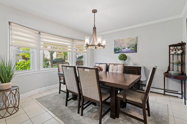 Chandelier, Dining room, Interior, Pendant Lights