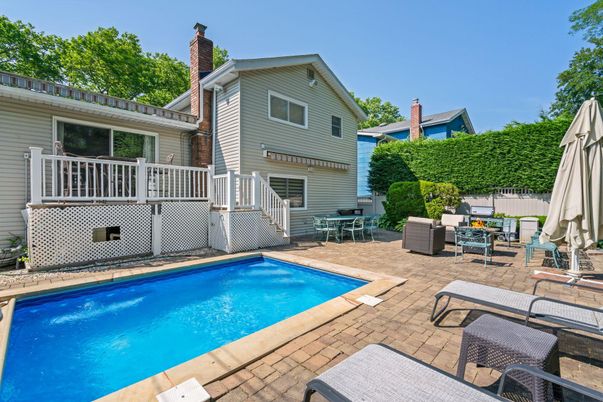 Exterior, Pool