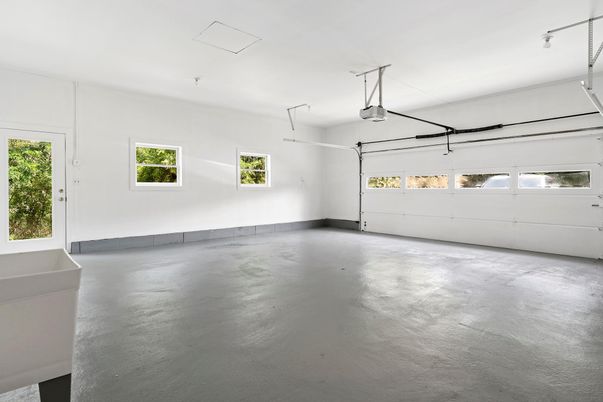 Garage, Interior