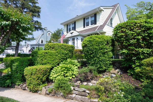 Exterior, Facade, Queen Anne Victorian