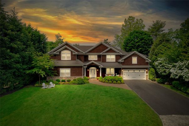 Attached, Exterior, Facade, American Craftsman