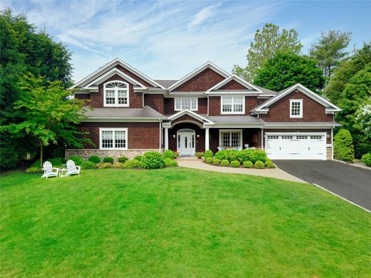 Attached, Exterior, Facade, American Craftsman