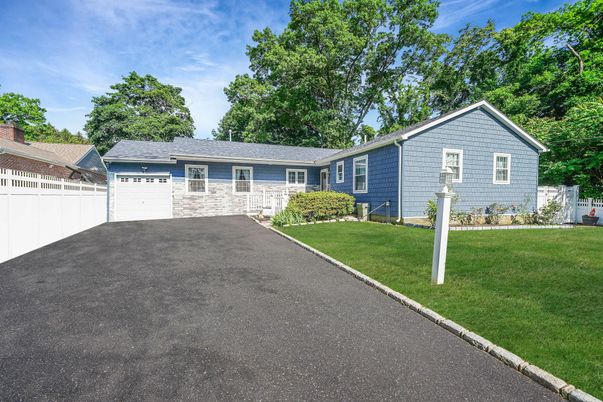 Attached, Exterior, Facade, Ranch