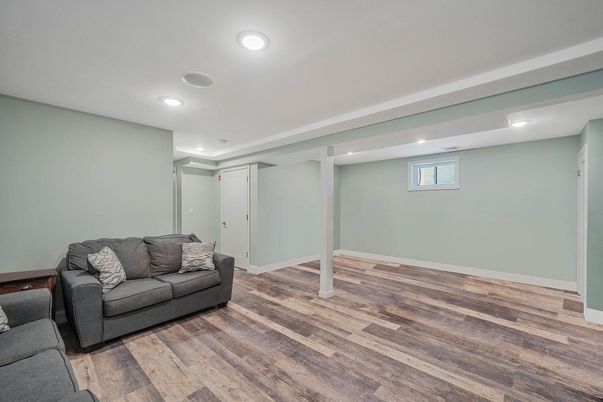 Empty room, Interior, Recessed Lighting, Wood Texture Flooring