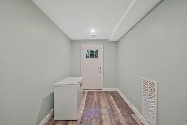 Interior, Recessed Lighting, Wood Texture Flooring