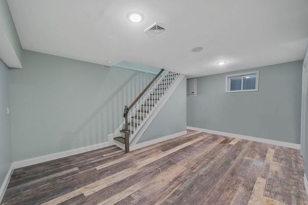 Empty room, Interior, Recessed Lighting, Wood Texture Flooring