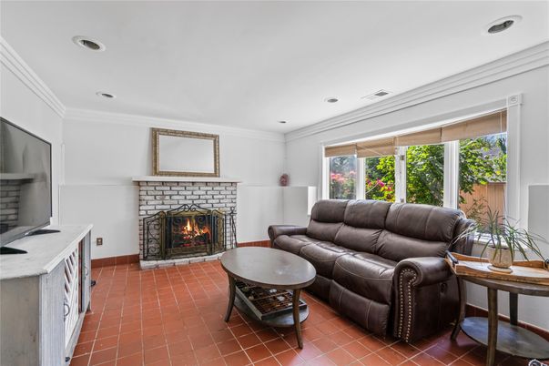 Fireplace, Interior, Living room, Recessed Lighting