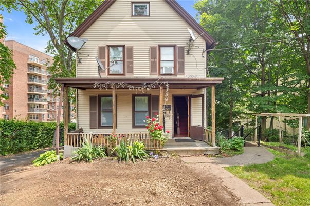 Exterior, Facade, Queen Anne Victorian