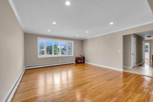 Empty room, Interior, Recessed Lighting, Wood Texture Flooring