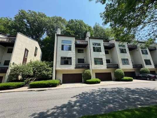 Attached, Exterior, Facade, Rowhouse