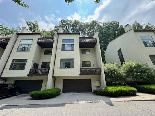 Attached, Exterior, Facade, Rowhouse