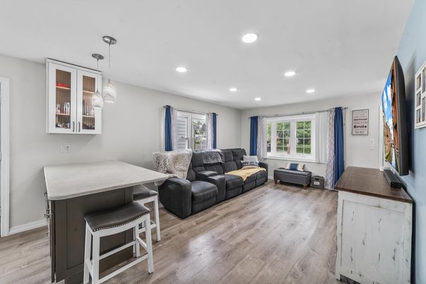 Dining room, Interior, Living room, Pendant Lights, Recessed Lighting, Wood Texture Flooring