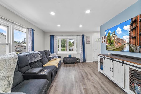 Interior, Living room, Recessed Lighting, Wood Texture Flooring
