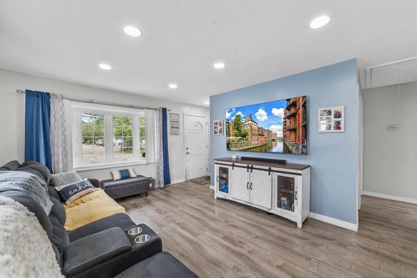 Interior, Recessed Lighting, Wood Texture Flooring