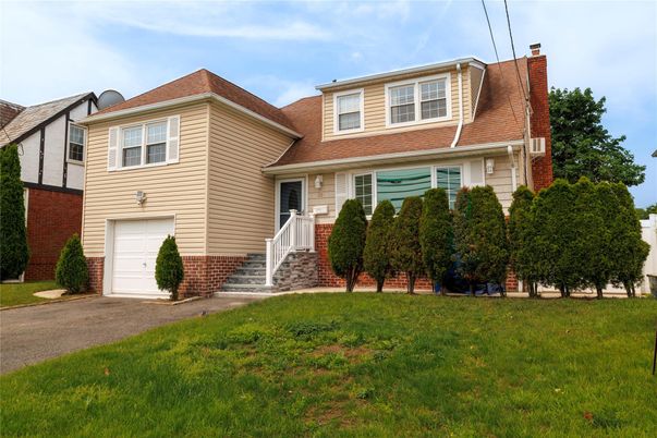 Attached, Exterior, Facade, Brick Facade, Split Level