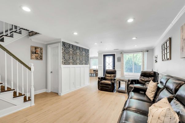 Interior, Living room, Recessed Lighting, Wood Texture Flooring
