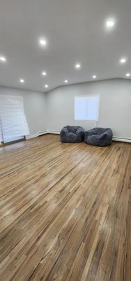 Empty room, Interior, Recessed Lighting, Wood Texture Flooring