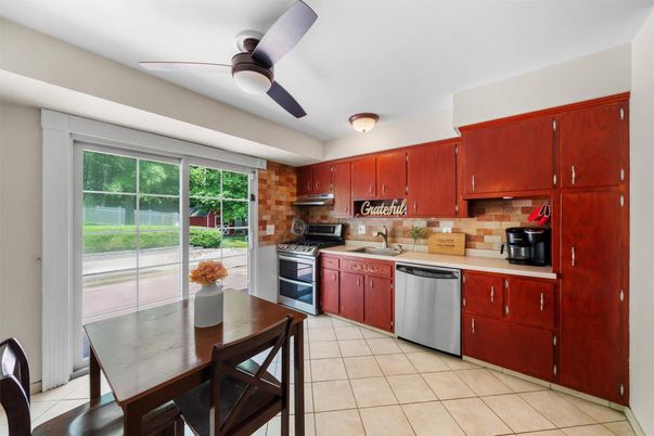 Dining room, Interior, Kitchen, Stainless Steel Appliances