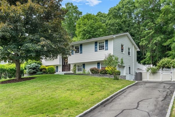 Attached, Exterior, Facade, Raised Ranch