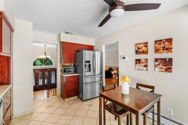 Chandelier, Dining room, Interior, Kitchen, Stainless Steel Appliances