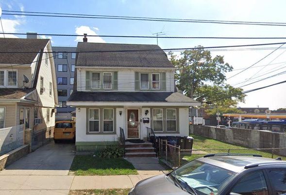 Exterior, Facade, Queen Anne Victorian