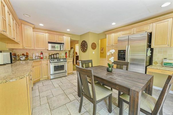 Dining room, Interior, Kitchen, Recessed Lighting, Stainless Steel Appliances