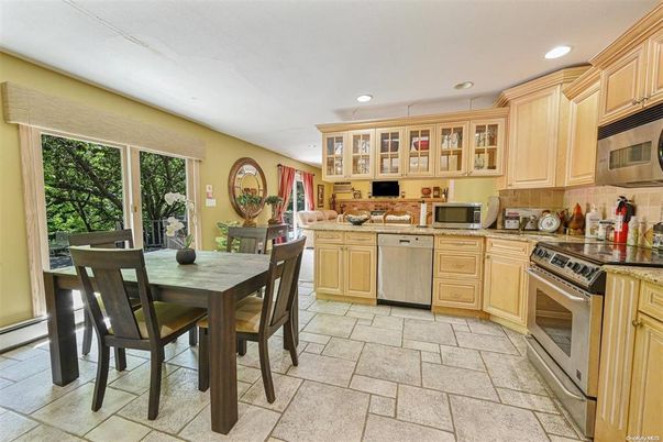 Dining room, Interior, Kitchen, Recessed Lighting, Stainless Steel Appliances