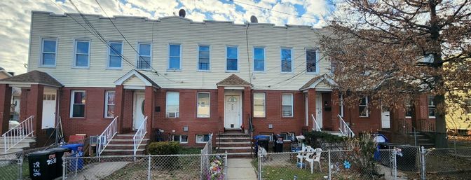 Exterior, Facade, Brick Facade, Rowhouse
