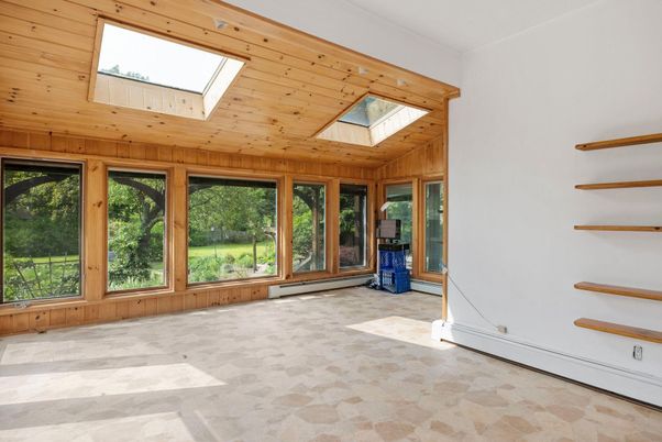Empty room, Interior, Sun Room, Wooden Walls