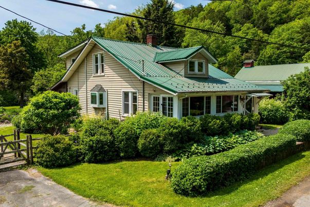 Backyard, Exterior, Facade, Queen Anne Victorian