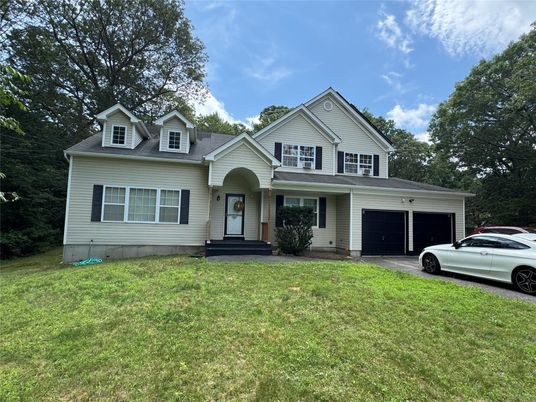 Attached, Exterior, Facade, Farmhouse