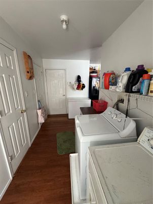 Interior, Washer, Wood Texture Flooring
