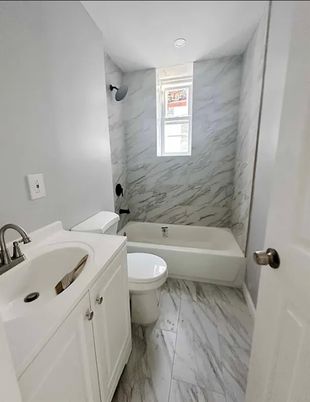 Bathroom, Interior, Marble, Marble Walls, Recessed Lighting