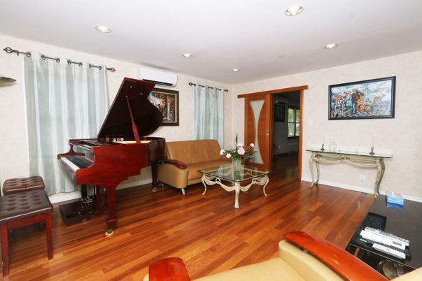 Interior, Living room, Piano, Recessed Lighting, Wood Texture Flooring