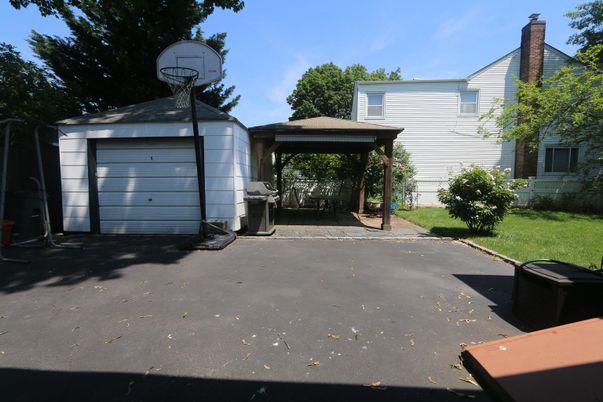 Detached Garage, Exterior