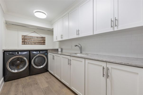 Interior, Washer, Wood Texture Flooring