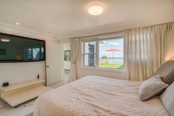 Bedroom, Interior, Recessed Lighting, Water