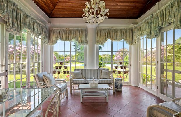 Chandelier, Interior, Living room, Sun Room, Wooden Ceilings