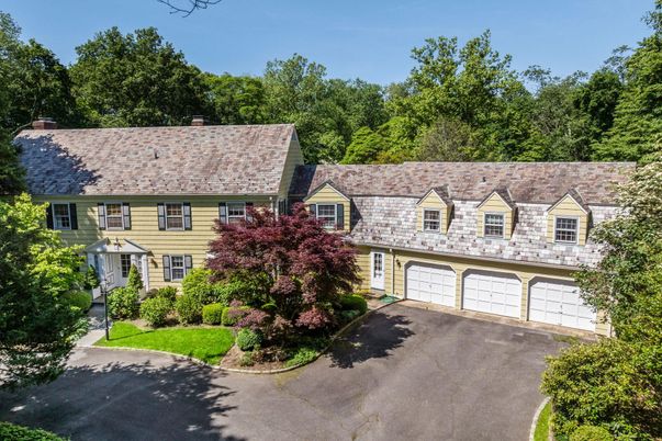 Attached, Exterior, Facade, Cape Cod