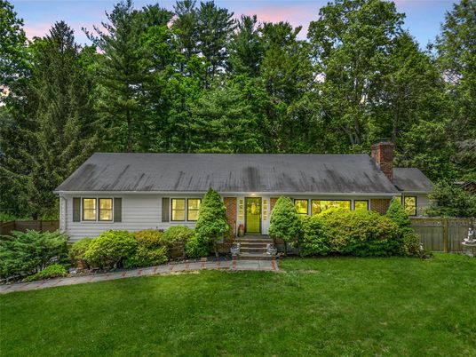 Backyard, Exterior, Facade, Cape Cod